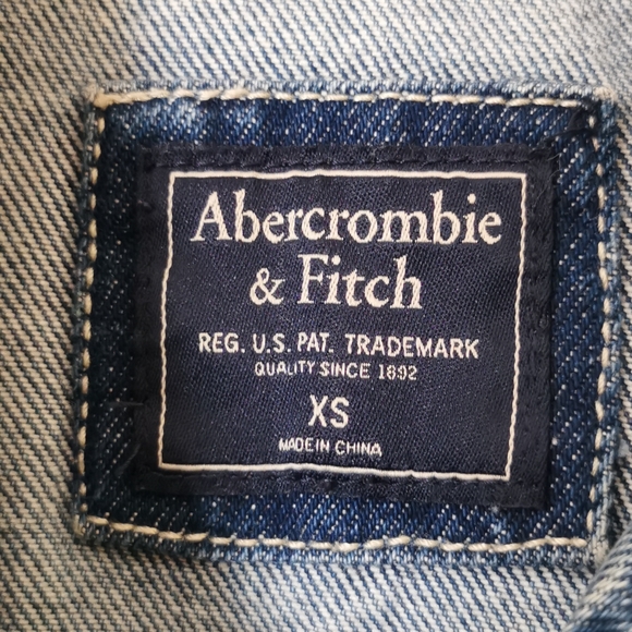EUC Abercrombie and Fitch Girlfriend Jean Jacket - Picture 2 of 3